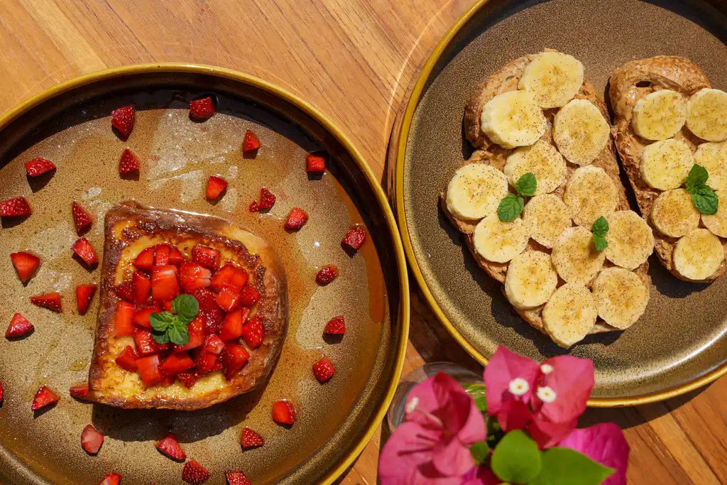 Strawberry Banana with Fresh Bread